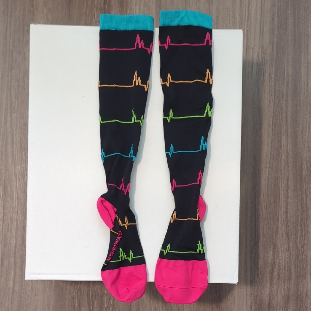 NWOT OS Nurse Mates Colorful Heartbeat Pattern Knee-High Compression Socks